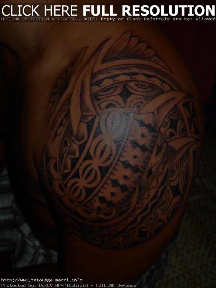 tatouage polynésien épaule