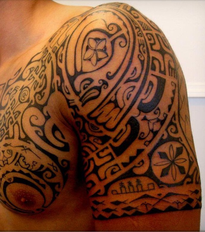 tatouage polynésien épaule bras