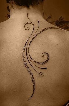 tatouage polynésien femme