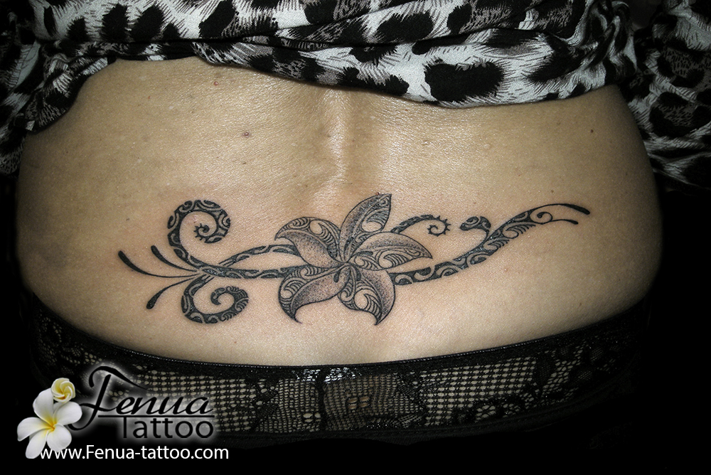 tatouage polynésien femme bas dos