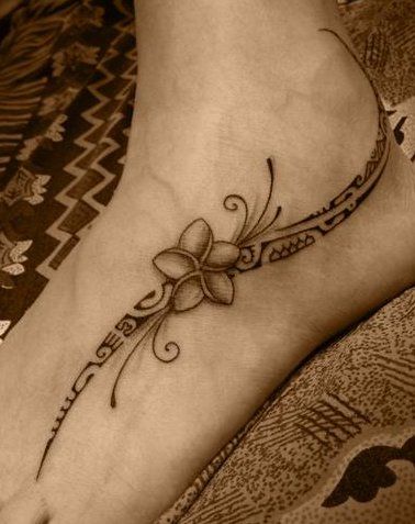 tatouage polynésien femme cheville