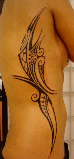 tatouage polynésien femme cote