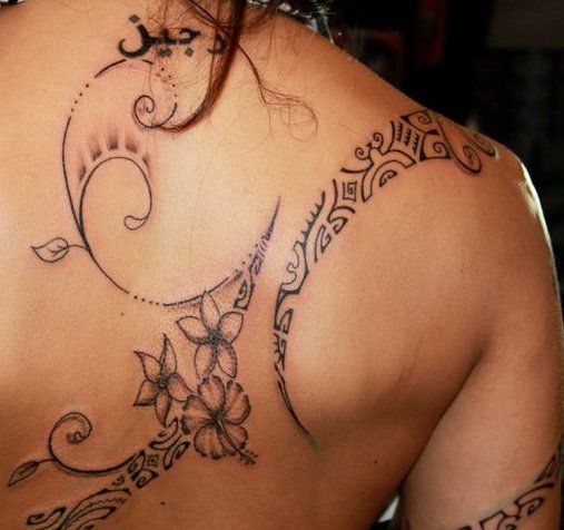 tatouage polynésien femme épaule