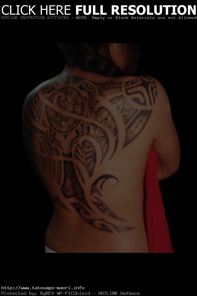 tatouage polynésien haut dos femme