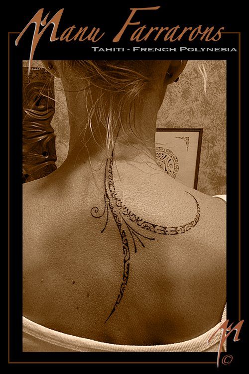 tatouage polynésien haut dos femme