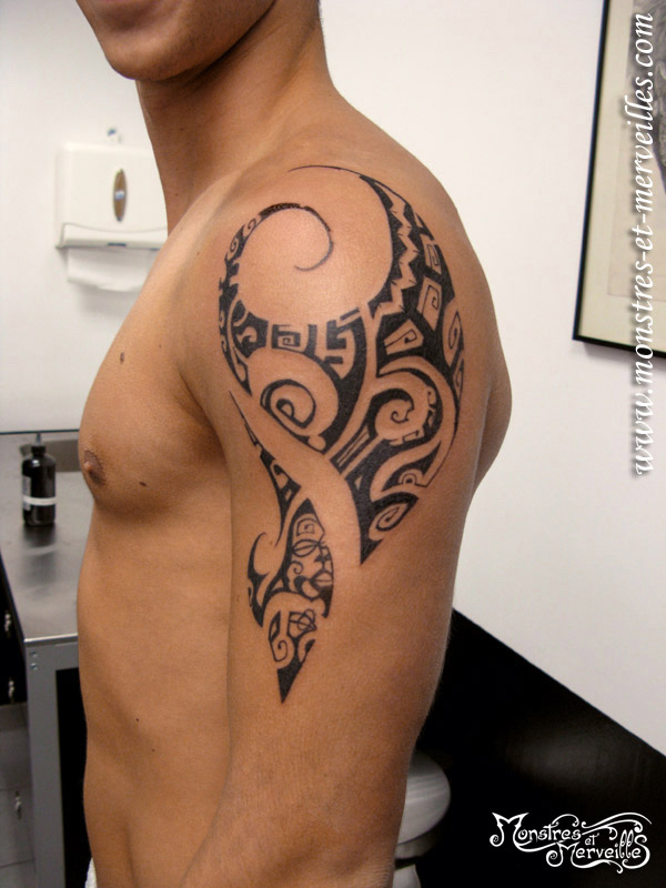 tatouage polynésien homme