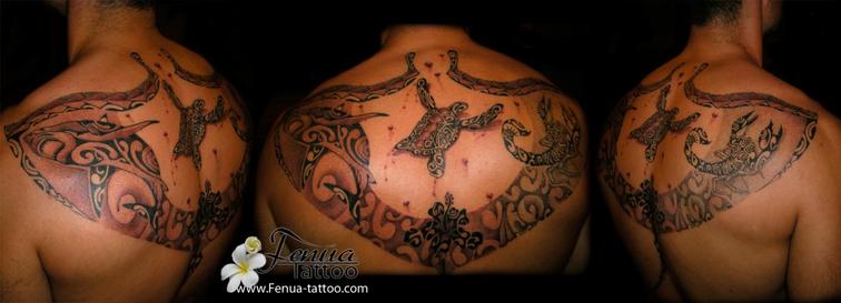 tatouage polynésien tortue hibiscus