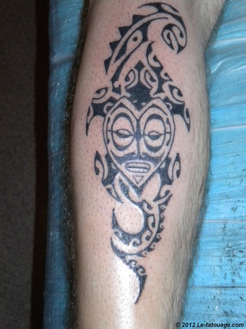 tatouage polynésien tortue mollet