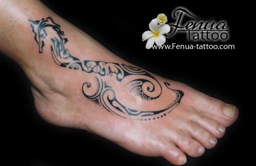 tatouage polynésien tortue pied