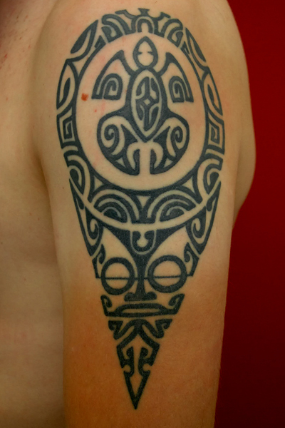 Tatouage polynésien tortue tiki