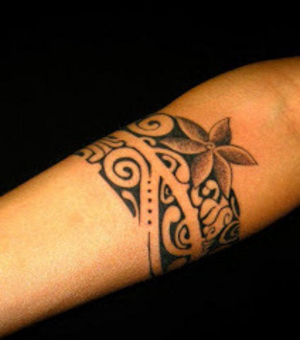 tatouage polynésien tour de bras