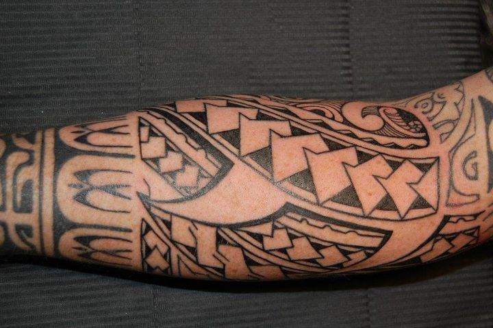 tatouage polynésiens avant bras