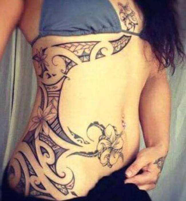 tatouage polynésiens femme