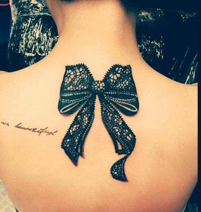tatouage porte jarretelle noeud