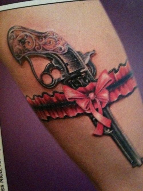tatouage porte jarretelle noeud