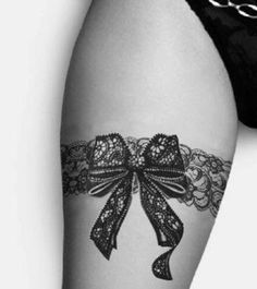 tatouage porte jarretelle noeud