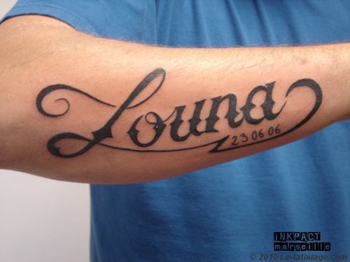 tatouage prenom ecriture gothique
