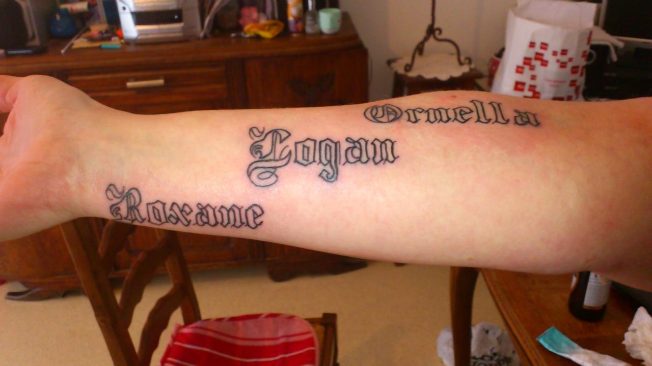 tatouage prenom ecriture gothique