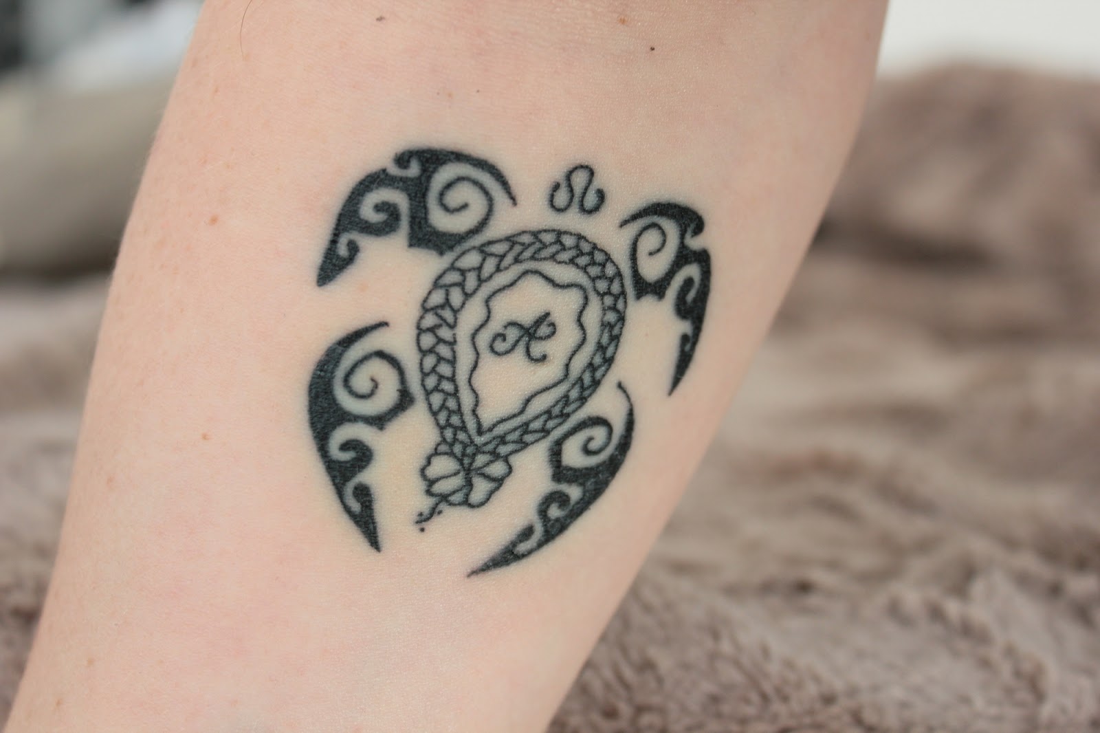 tatouage prenom kevin avant bras