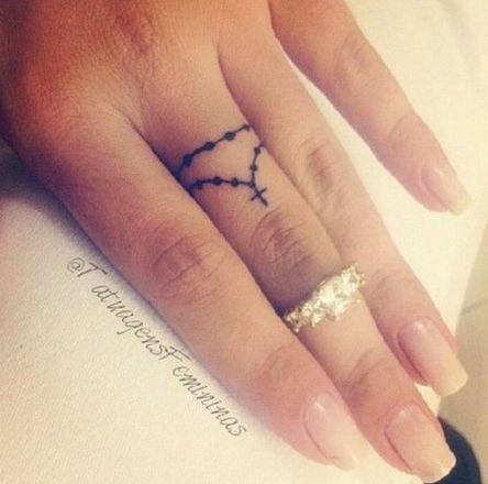 tatouage religieux discret