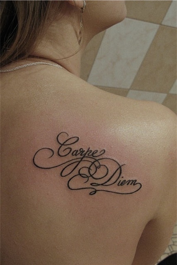 tatouage romain omoplate