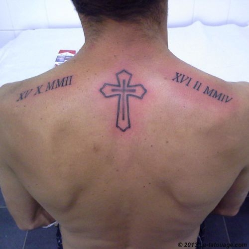 tatouage romain omoplate