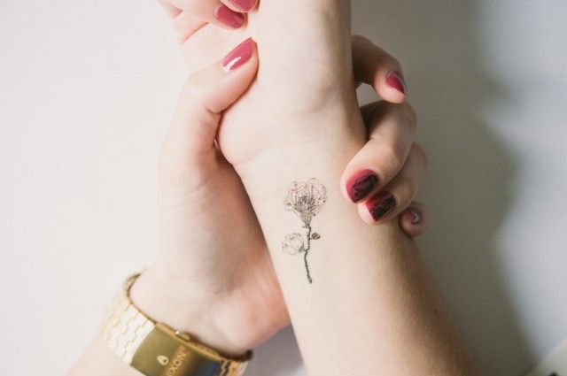 tatouage rose discret