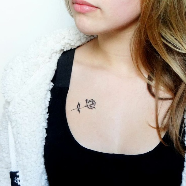 tatouage rose discret