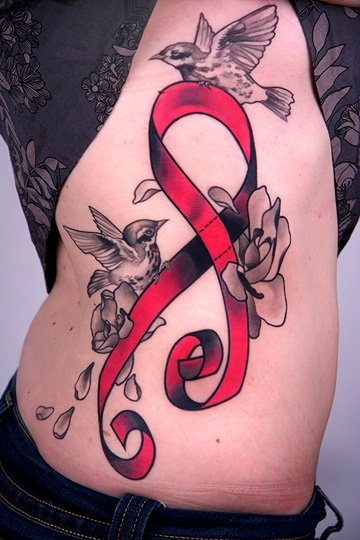 tatouage rose oiseau