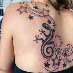 tatouage salamandre omoplate
