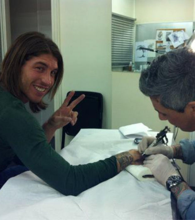 tatouage sergio ramos ventre
