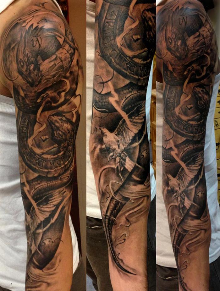 tatouage serpent biomecanique