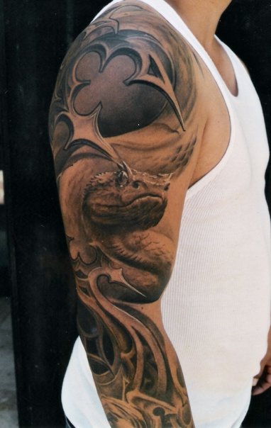 tatouage serpent biomecanique
