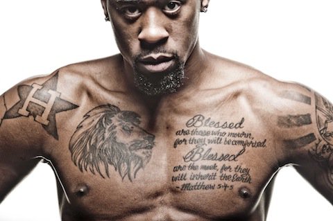 tatouage sous pectoral