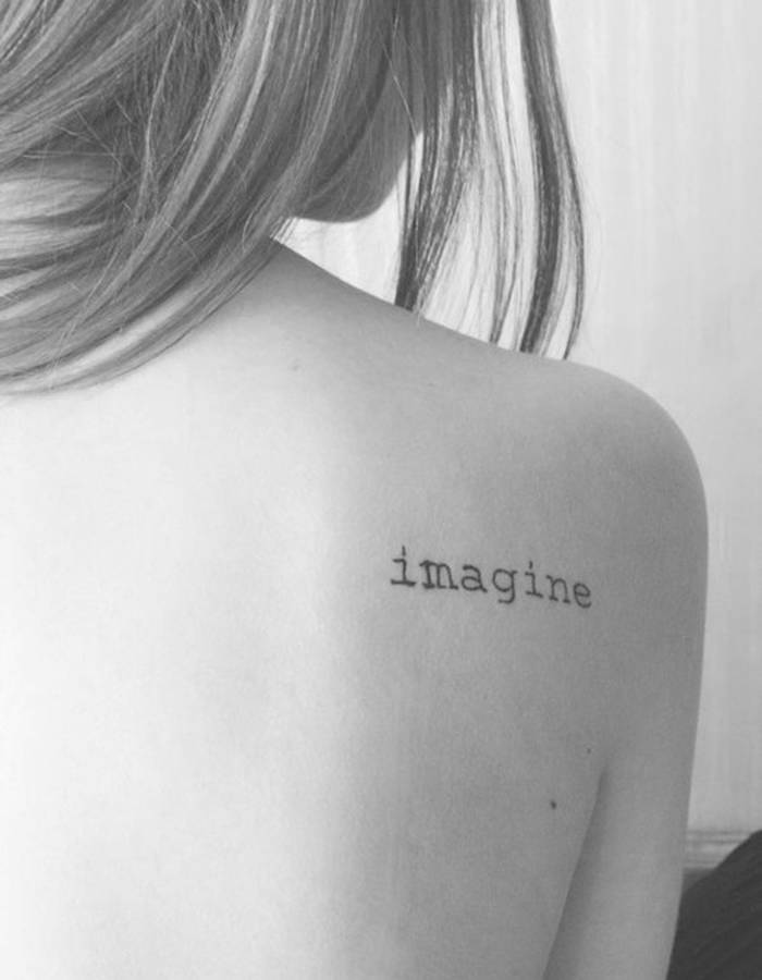 tatouage sur l'omoplate