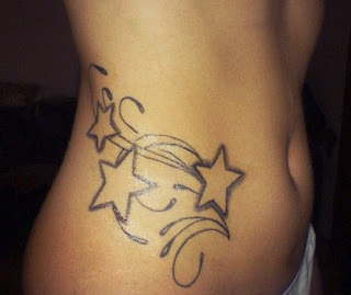 tatouage sur le ventre femme