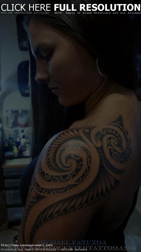 tatouage sur omoplate homme