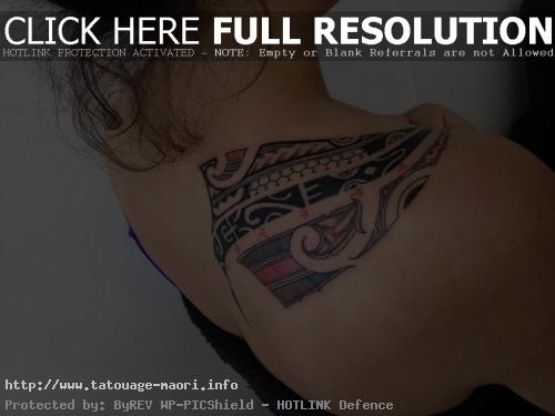 tatouage sur omoplate homme