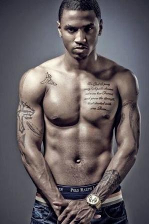 tatouage sur pectoraux ecriture