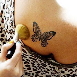 tatouage temporaire ventre
