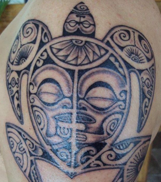 tatouage tortue omoplate