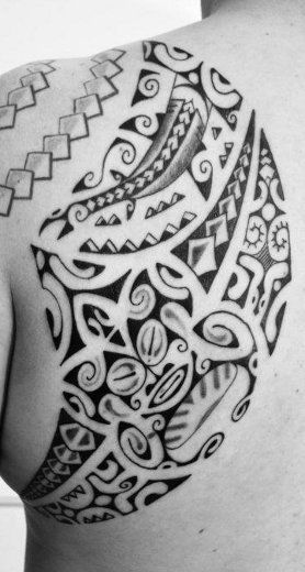 tatouage tortue omoplate