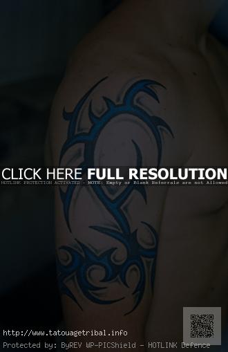 tatouage tour de bras homme tribal