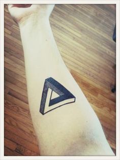 tatouage triangle infini