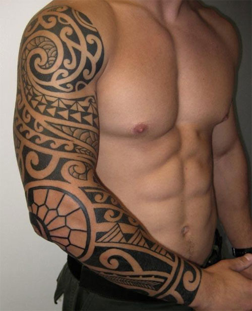 tatouage tribal au bras