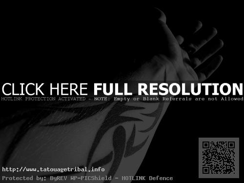 tatouage tribal avant bras intérieur
