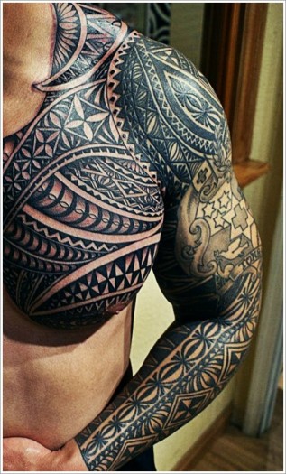 tatouage tribal bras entier homme