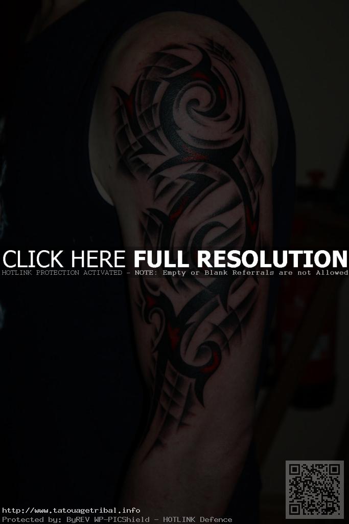 tatouage tribal bras épaule