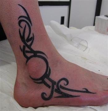 tatouage tribal cheville