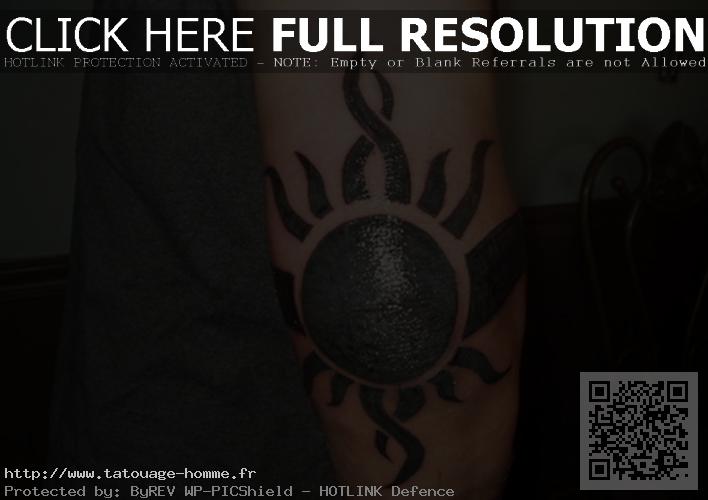 tatouage tribal coude